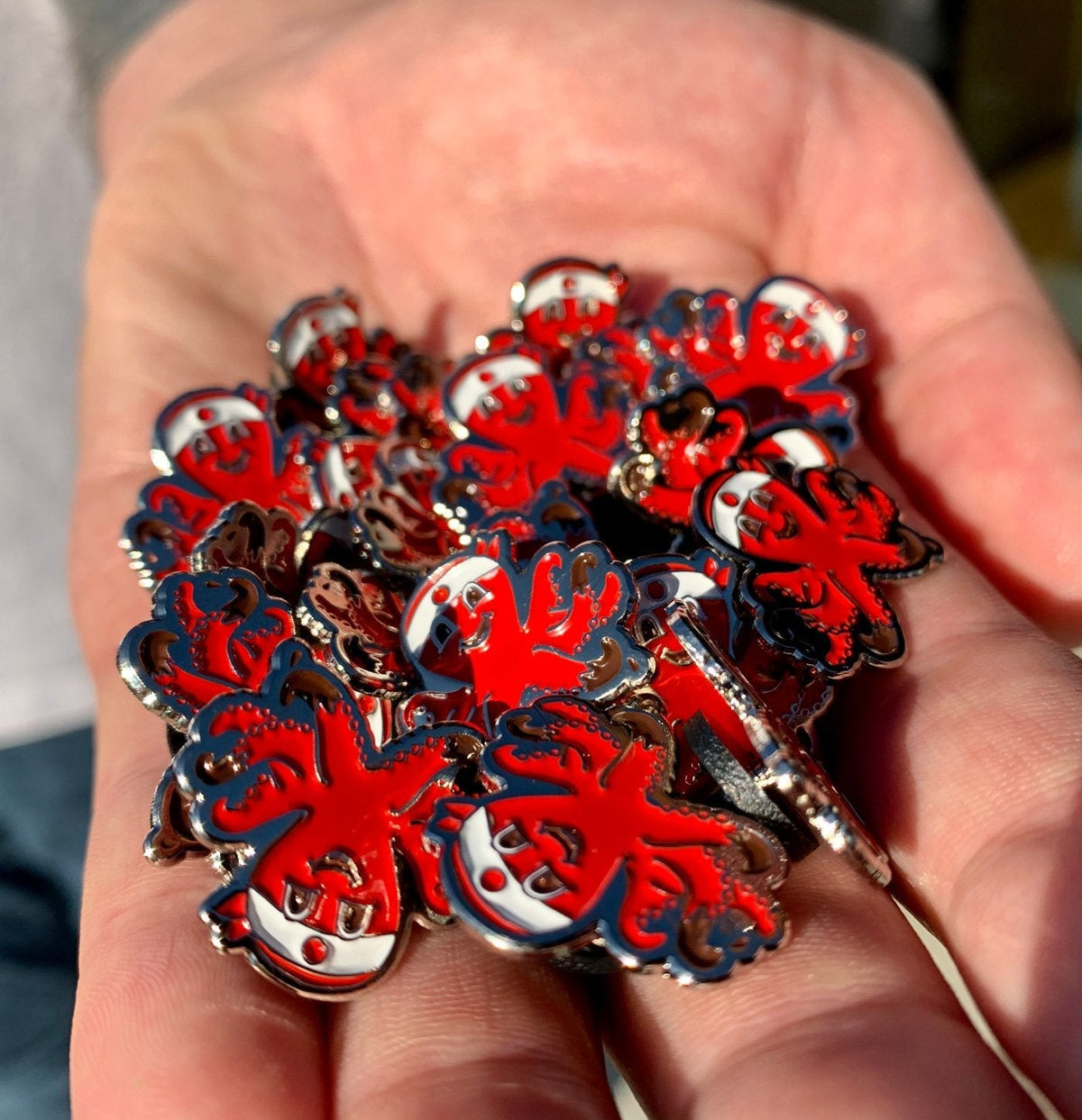 Red Octo Pin Q7